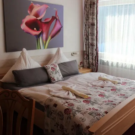 Waldpension Pfeiferhaus فأرمينشتآينآخ